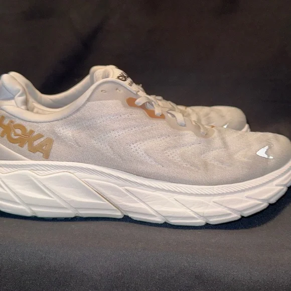 Hoka One Arahi 6 Women’s Size 9.5 B Cloud/Rose Gold– Gently Used - Picture 2 of 7